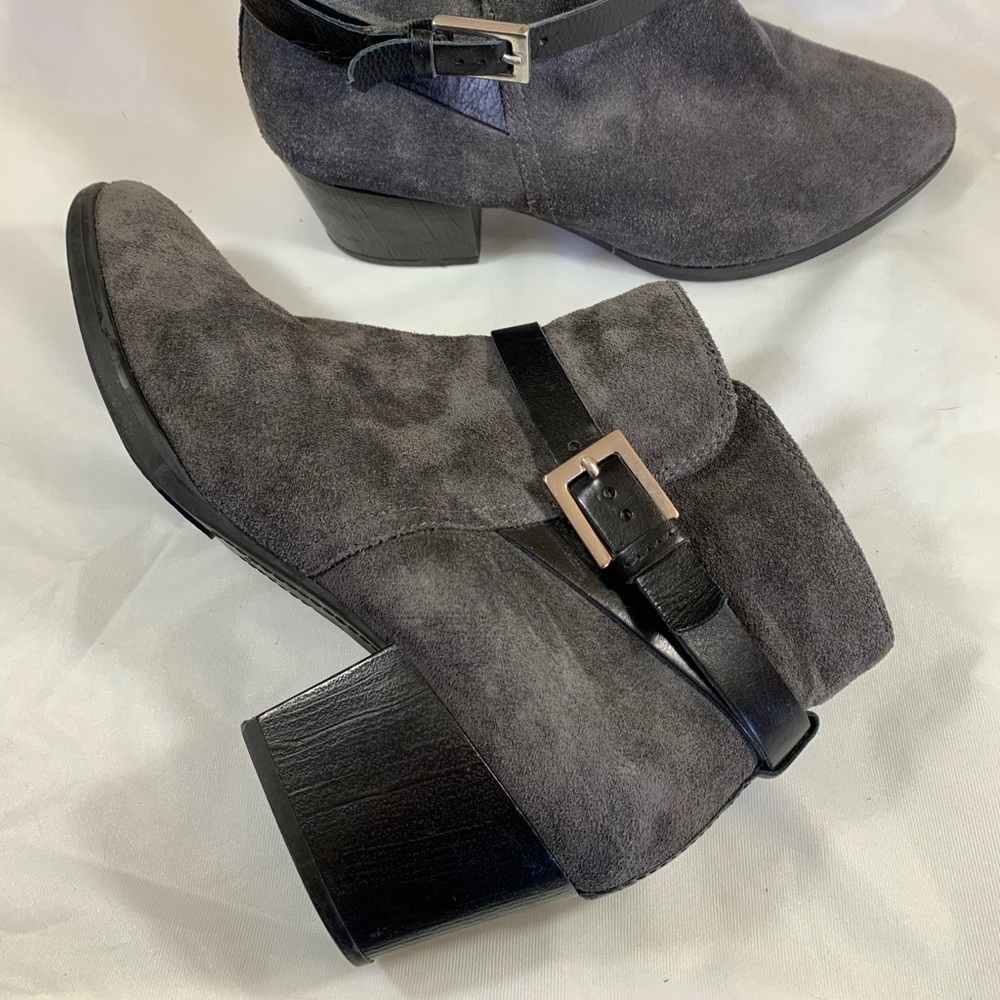 Clarks Narrative grey suede ankle boots